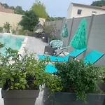 L\'Hacienda, Haut De Villa , Une Chambre Avec Salle De Bain Et Toilettes Wc Privative
