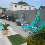 L\'Hacienda, Haut De Villa , Une Chambre Avec Salle De Bain Et Toilettes Wc Privative