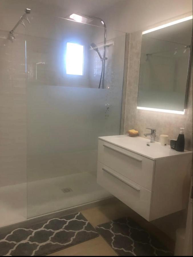 L'hacienda, Haut De , Une Chambre Avec Salle De Bain Et Toilettes Wc Privative Affittacamere