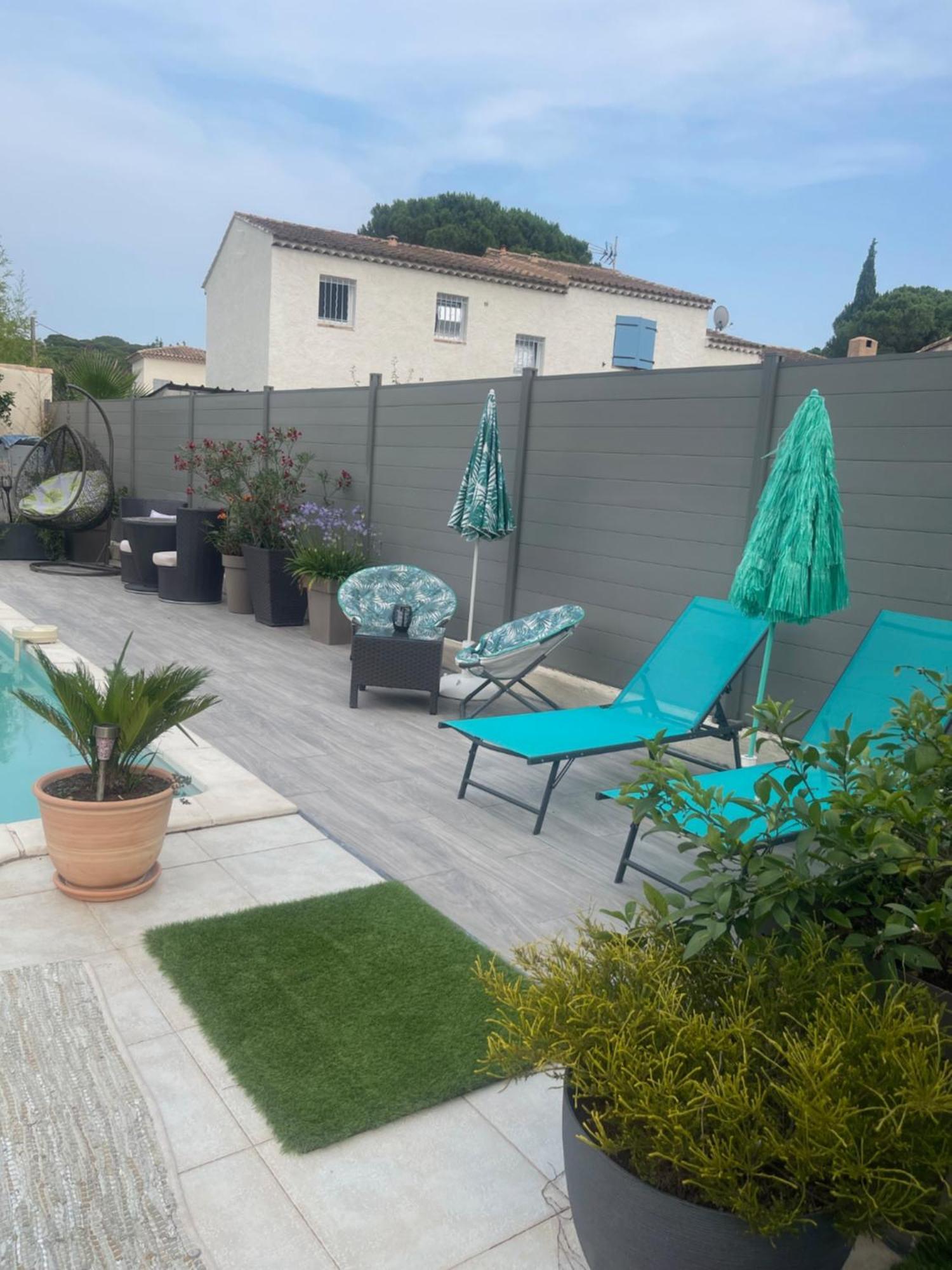 L'hacienda, Haut De , Une Chambre Avec Salle De Bain Et Toilettes Wc Privative Fréjus